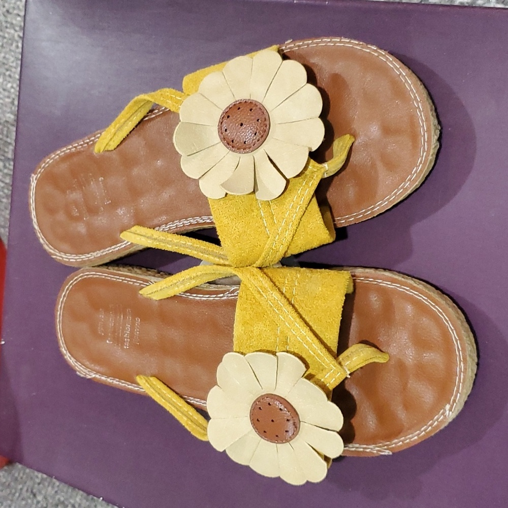 Cute Daisy Toe flip flops